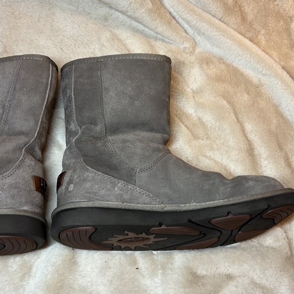 Ugg Boots - zipper on side - taupe - women’s size 7 - Picture 6 of 9